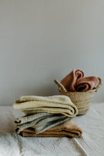 Load image into Gallery viewer, Plant dyed chunky socks - Minimalistic retro style cotton socks