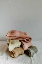 Load image into Gallery viewer, Plant dyed chunky socks - Minimalistic retro style cotton socks