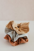 Load image into Gallery viewer, Scrunchy set - Plant dyed organic linen