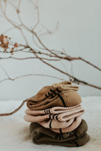 Load image into Gallery viewer, Plant dyed chunky socks - Minimalistic retro style cotton socks
