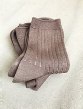 Load image into Gallery viewer, Plant dyed cotton socks - Neutral tones
