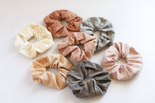 Load image into Gallery viewer, Plastic Free Cotton Scrunchy &amp; Naturally Dyed Cotton Mask Set 
